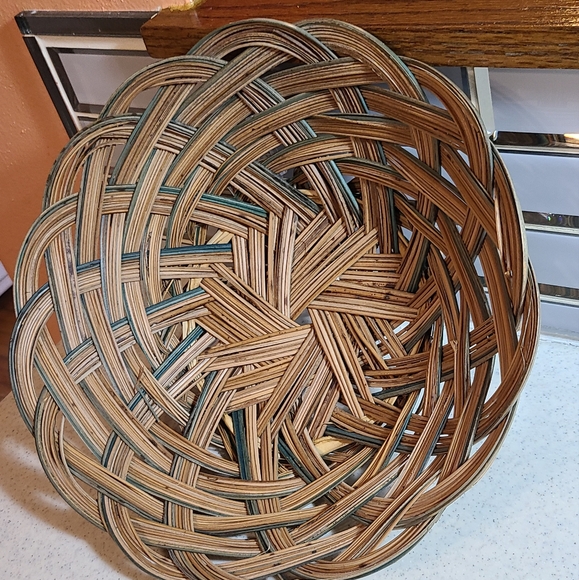 Round Wicker Basket 11 Inch Diameter. 3 Inch Tall. - Picture 4 of 13